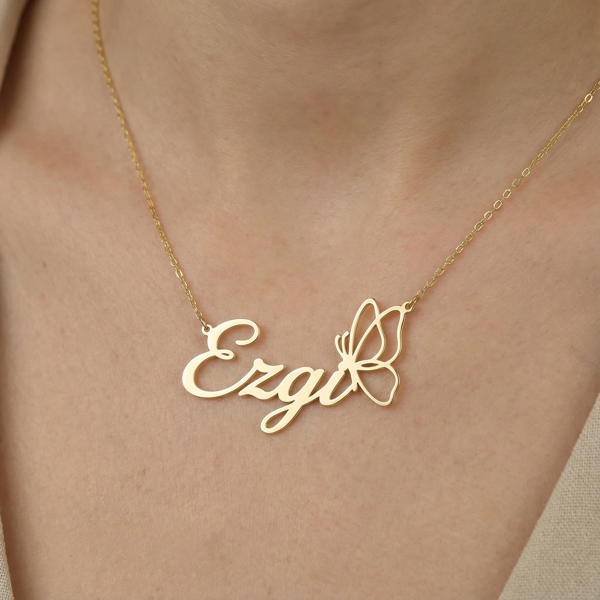 Kelebek Detaylı İsimli 925 Ayar Gümüş Kolye (Kişiye Özel)